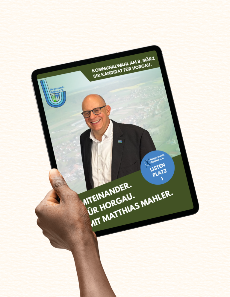 Person hält ein Tablet mit einem Werbeplakat für Matthias Mahler.